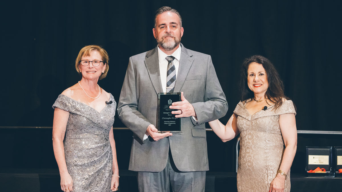 Chris Wright Receives Distinguished Alumni Award from the University of Arkansas College of Engineering