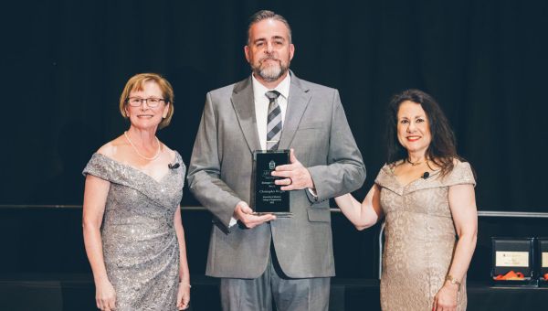 Chris Wright Receives Distinguished Alumni Award from the University of Arkansas College of Engineering