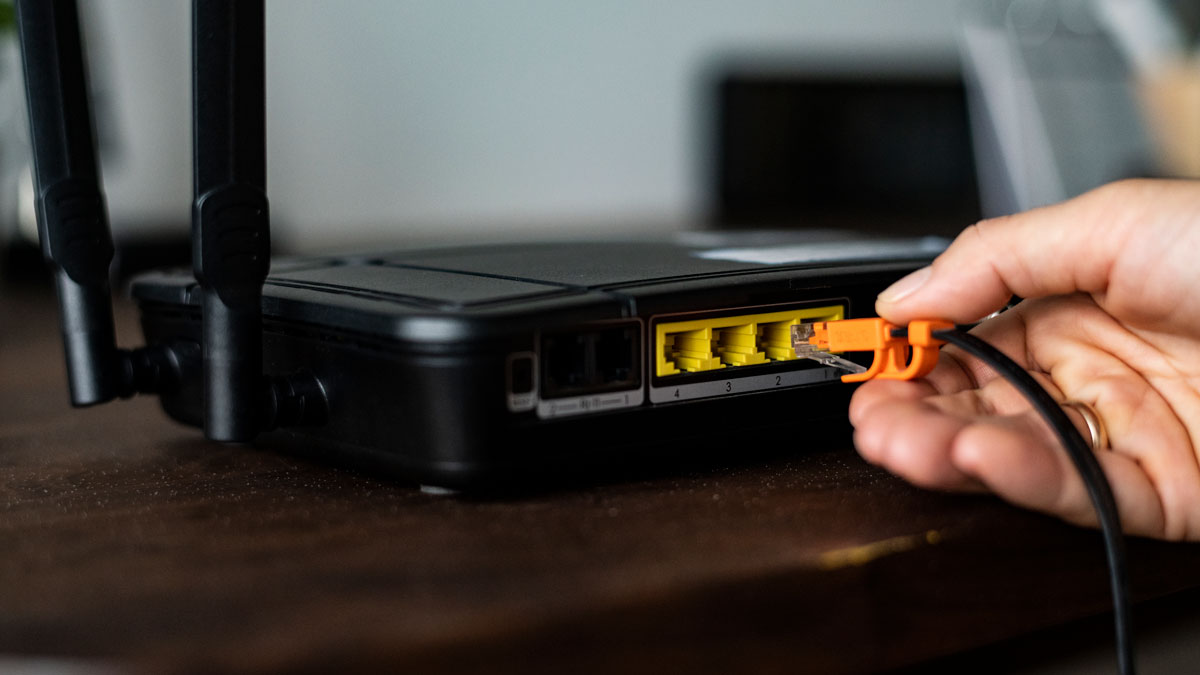 plugging ethernet cable into modem for internet connection