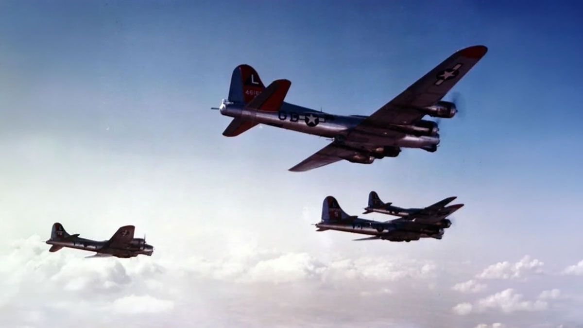 Boeing B-17 planes flying in world war 2